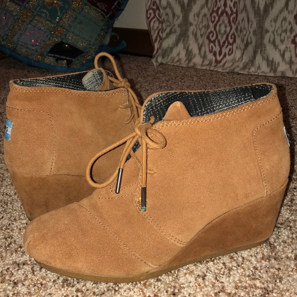 Women’s TOMS Camel Wedges
